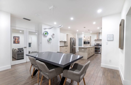 North Miami Beach Villa | Villa w/a Huge Terrace w/Arg Grill+Mini Golf+Billiards & Heated Pool!