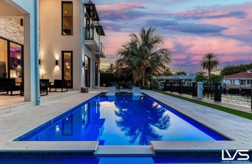 East Fort Lauderdale House | Villabella Luxe 100ft Waterfront Villa With 6bedrooms65bathrooms 5 Minute To Beach Chefaposs Kitchen Heated Poolhot Tub Outdoor Bbq Kitchen Sonos