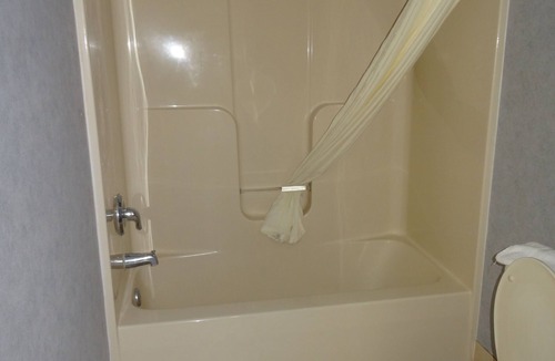 Smithville House | Village Inn and Suites