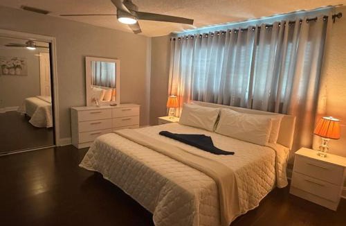Dania Beach Villa | Village Mendez