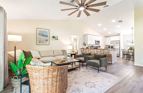 Summerfield House | Village Retreat Large and Spacious Home near the Villages.