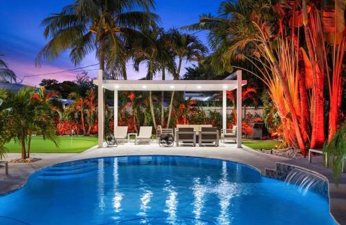 North Miami House | VillaLee-Jungle Palm Island white marble pool Area