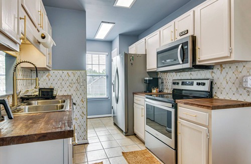 Paw Creek House | Vintage-Chic Getaway: 6 Mi to Uptown Charlotte