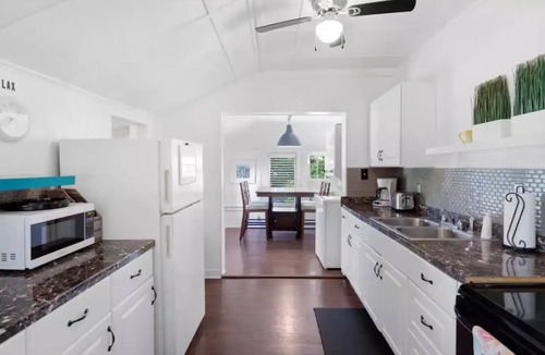 Lake Worth Cottage | Vintage Coastal Cottage -3Bed/1Bath Upstairs
