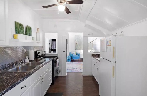 Lake Worth Cottage | Vintage Coastal Cottage -3Bed/1Bath Upstairs