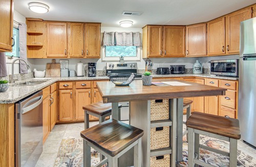 Canton House | Vintage Farm Cottage Near Hikes & Pigeon River