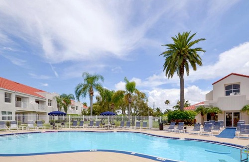 Isla del Sol Apartment | Vista Verde East 6-147, 2 Bedroom, Sleeps 6, Pool View, Heated Pool, Spa