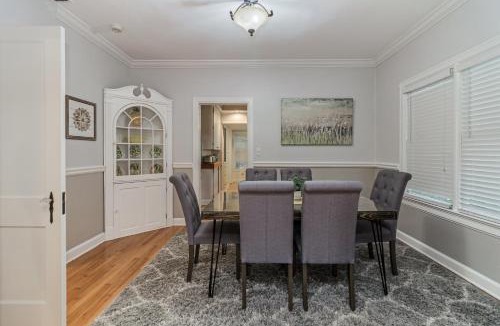 East Lake Morton House | Vistabula Historic Cottage - Walk to FSC & Downtown Lakeland