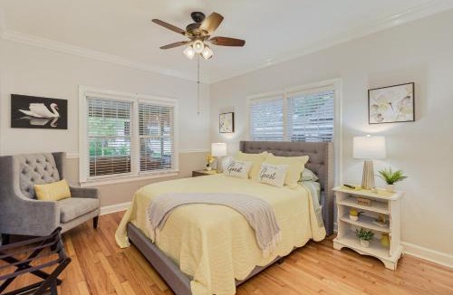 East Lake Morton House | Vistabula Historic Cottage - Walk to FSC & Downtown Lakeland