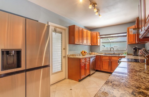 Clearwater House | Vitamin Sea Oasis [4R/2B] Cozy Family House Heated Salt Pool/Spa 3m from Beaches