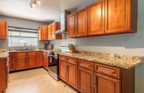 Clearwater House | Vitamin Sea Oasis [4R/2B] Cozy Family House Heated Salt Pool/Spa 3m from Beaches