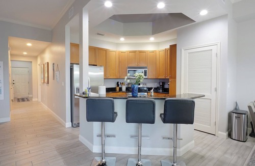Bonita Shores Condo | VOTED BONITA'S FAVORITE with 85" TV