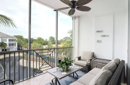 Bonita Shores Condo | VOTED BONITA'S FAVORITE with 85" TV
