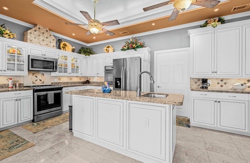 Caloosahatchee Villa | VRCC Villa Dolphin House