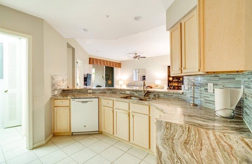 Tropical Cove Condo | Wait N Sea at Lexington CC Lake Village