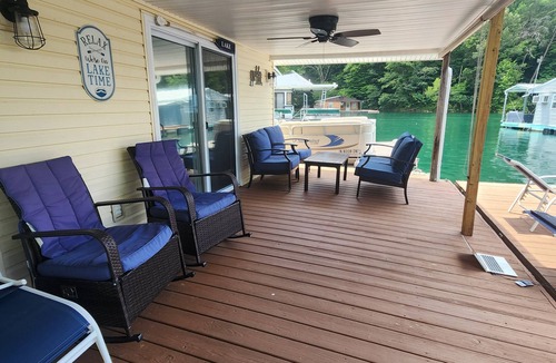 Big Creek House | WAKE N' UP (Floating House @ Whitman Hollow)