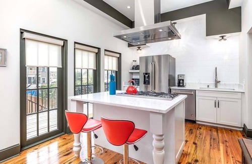 Savannah Victorian District House | Waldburg Manor | Pet Friendly, Historic Savannah!
