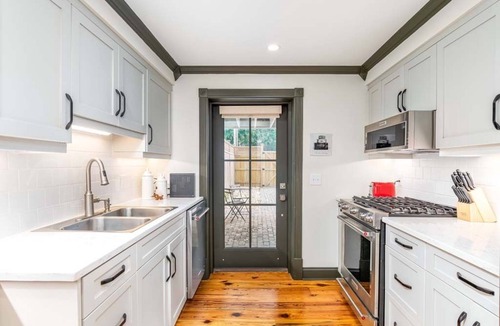 Savannah Victorian District House | Waldburg Manor | Pet Friendly, Historic Savannah!