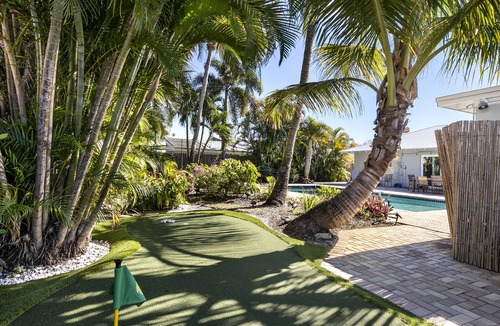 Florida North Atlantic Coast House | WALK 2 BEACH, HEATED POOL, PUTTING GREEN, 4be 2 ba, Tropical oasis