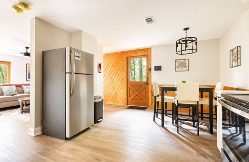 Helen House | Walk 2 Helen, Spacious Cabin for 12|Pet