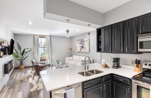 Downtown Charleston Apartment | Walk Everywhere! Near Marion Square & King Street's Best Restaurants + Shops