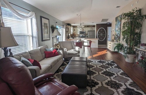 Caroline House | Walk or Cart to Lake Sumter Landing! Our Village Gem - 5 Star - w/Golf Cart