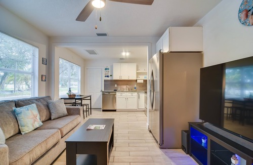 Bayview House | Walk to Art District + Beach: Pet-Friendly Getaway
