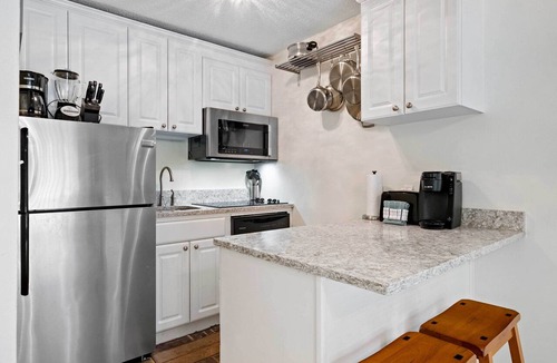 North Forest Beach Condo | Walk to Bars & Shops: Resort Condo in Hilton Head!