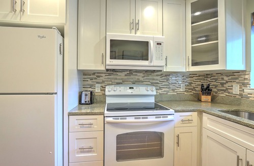 Folly Field Villa | Walk to Beach 2BR Villa w/Pool & Pickleball