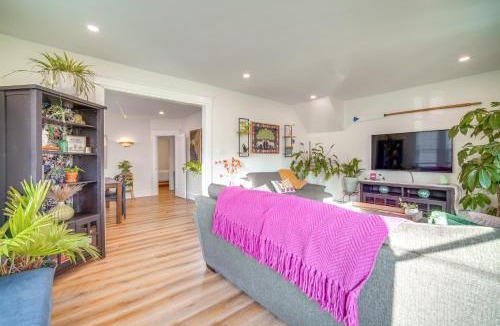 Ventnor City Apartment | Walk to Beach: Dog-Friendly Ventnor City Retreat!