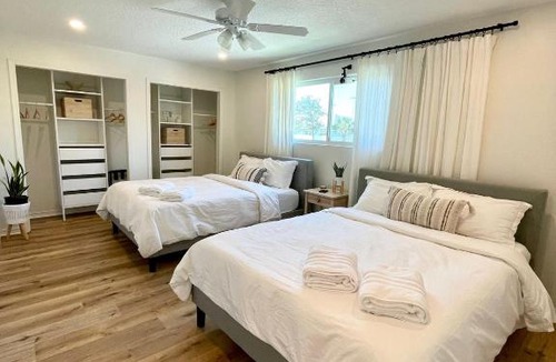 Jacksonville Beach House | Walk to Beach - Fully Renovated Modern Jax Beach Retreat