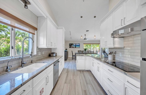 Harbor Beach House | Walk to beach/Heated Pool/Ample residence/Marlin Key
