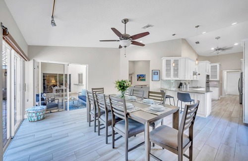 Harbor Beach House | Walk to beach/Heated Pool/Ample residence/Marlin Key