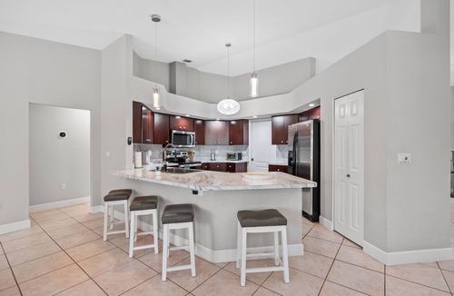 South Venice House | Walk to Beach, HEATED Pool/Spa, Screened Lanai w/everything for best vacation