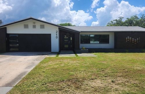 South Island House | Walk to Beach Immaculate Double Masters + 1 Bedroom Sleeps 8