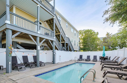 Garden City House | Walk to Beach! Murrells Inlet Oasis w/Shared Pool