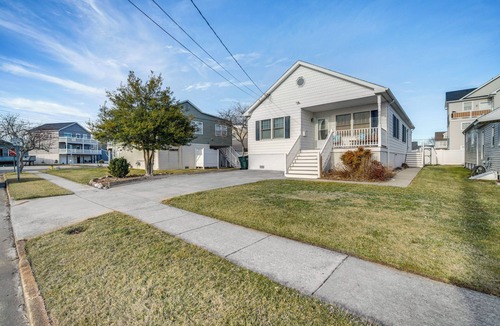 Brigantine House | Walk to Brigantine Beach: Home w/BBQ & Yard