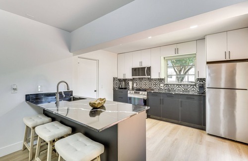 Coral Springs House | Walk to City Center: Modern Coral Springs Getaway