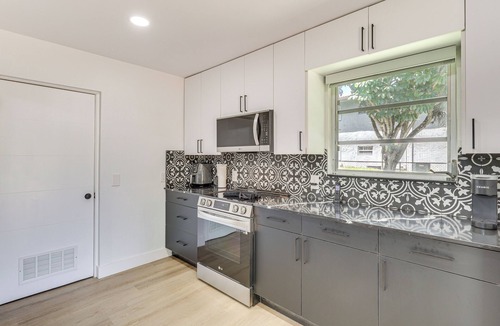 Coral Springs House | Walk to City Center: Modern Coral Springs Getaway