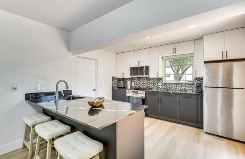 Coral Springs House | Walk to City Center Modern Coral Springs Getaway