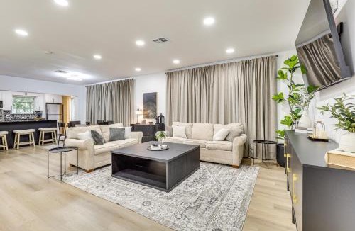 Coral Springs House | Walk to City Center Modern Coral Springs Getaway