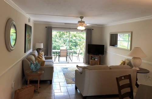 Siesta Key Condo | Walk To Crescent Beach, Updated Sea Winds Condo with Patio