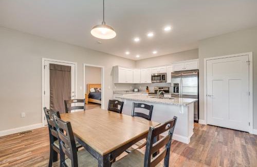 Crossville House | Walk to Cumberland County Playhouse! Modern Home