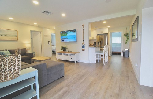 Jensen Beach House | Walk to Downtown - Pet Friendly - Close to Beaches!
