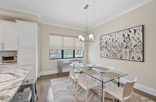 Downtown House | Walk to Downtown, Rooftop Jacuzzi, Contemporary Decor