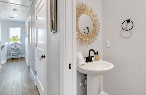 Gulfport House | Walk to everything, 5 ensuite bedrooms, NEW