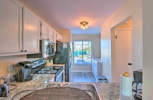 Oceanmarsh Subdivision Condo | Walk to Harbor Island Beach: Cozy St Helena Villa!