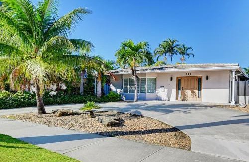 Hollywood Lakes House | Walk to Hollywood Beach Luxury 4BR Villa