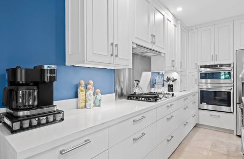 Victoria Park House | Walk to Las Olas~ NEW Heated Splash Pool~Jacuzzi~Spacious~Triple Decker~1.8mi to Beach