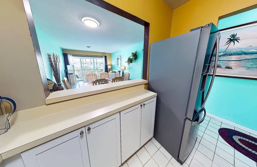 Saint Armands Key Condo | Walk to Lido Beach & Steps to St. Armand's Circle | Heated Pool and Spa | BBQ